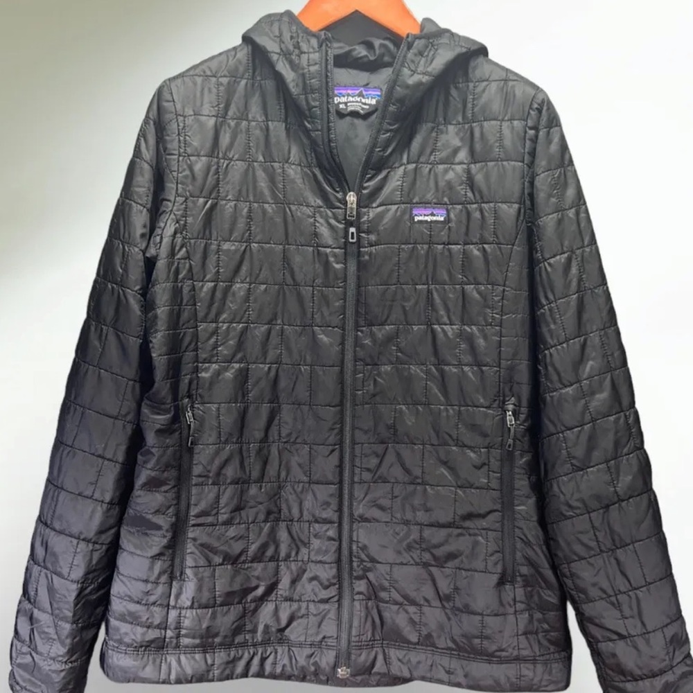 Patagonia XL women’s nano puff hoody
